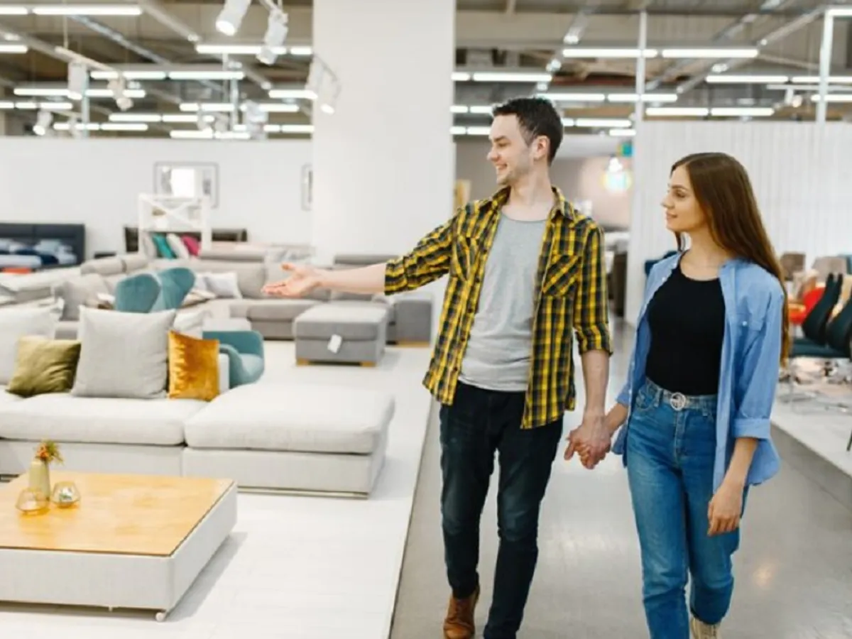 Un celebru producător de mobilă intră în insolvență. Are legătură cu criza petrolului. Urmează restructurări