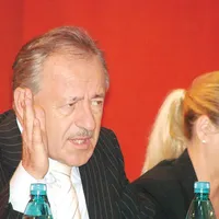 Profesorul universitar  Ovidiu Nicolescu (ASE)  a fost furat fără milă de un  doctor al ASE
