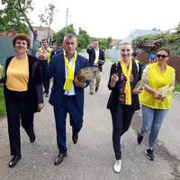 Daniel Moroșanu cu fetele/FOTO: facebook.com