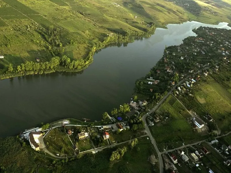 Lacul Aroneanu, obiect de tranzacţii imobiliare - Foto: ZdI