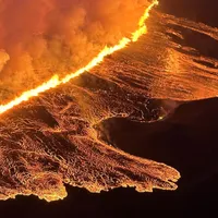 „S-a deschis poarta iadului”. Erupție vulcanică devastaroare în apropierea unor orașe - Foto: X/ @Verone3784