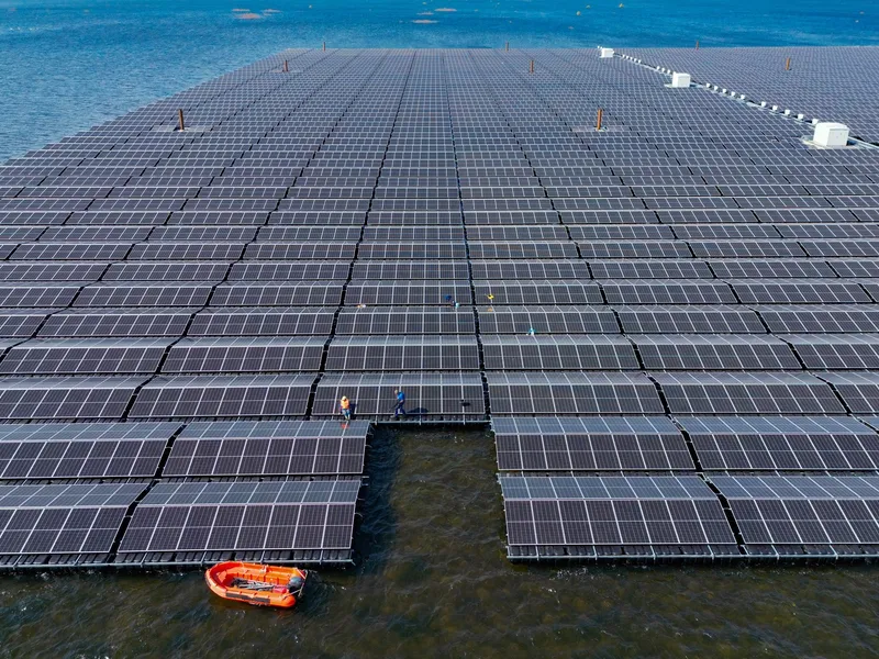 Hidroelectrica își face sistem fotovoltaic flotant pe un lac de acumulare. Costă 39.250.000 lei - Foto: Profimedia Images