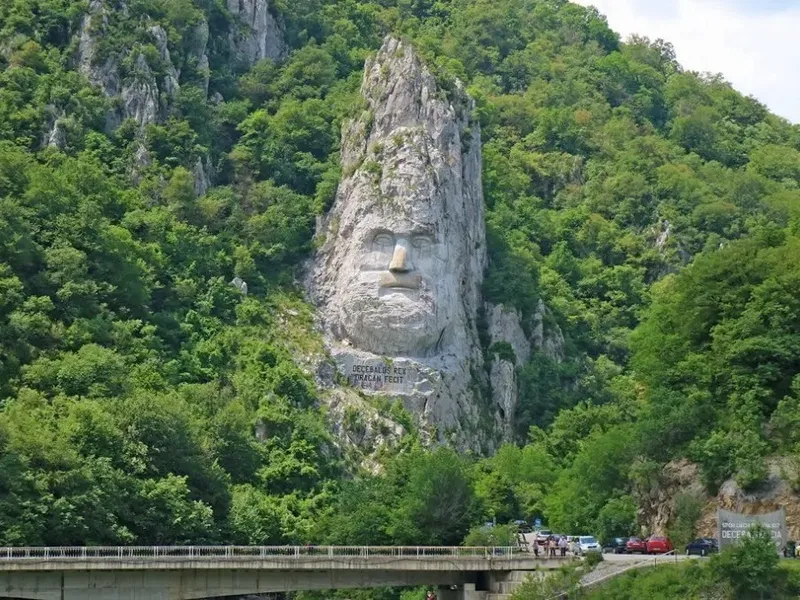 Care este mesajul scris în piatră al împăratului Traian lăsat în Dacia