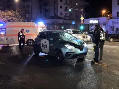 O tânără de 27 de ani, luată pe capotă și omorâtă de un Bolt. A traversat aiurea - Foto: Facebook/Info Trafic 24