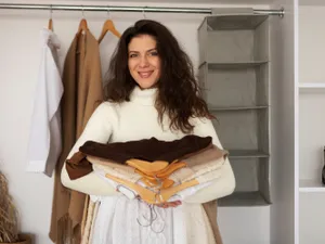 Ce să faci, ca să ții moliile departe de dulapul cu haine? Metode naturale și simple - Foto: Freepik (Imagine cu rol ilustrativ)