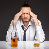 Durerea de cap apare frecvent după consumul de alcool Foto: Freepik. com - rol ilustrativ