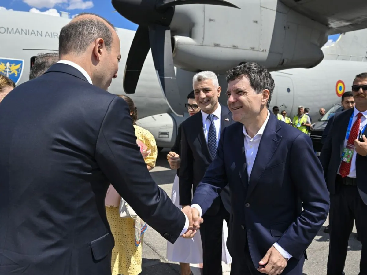 Preşedintele României, Nicuşor Dan, ajungând la Summitul de la Ankara - Foto: Profimedia Images