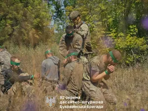 Prizonieri ruși - Foto:  82nd Separate Bukovina Airborne Assault Brigade