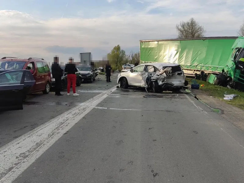 Un șofer român de TIR băut a făcut carnagiu în Croația. A intrat în 15 mașini, 18 răniți - Foto: vecernji.hr