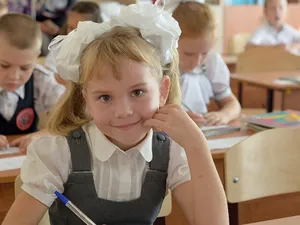 O fetiță cu ochi căprui Foto Pixabay.com (imagine cu rol ilustrativ)