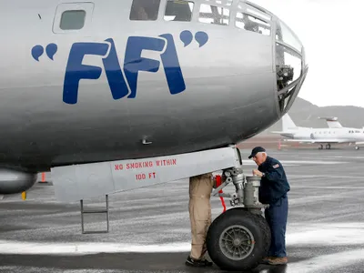 Bombardierul înainte de decolare - Foto: profimediaimages.ro