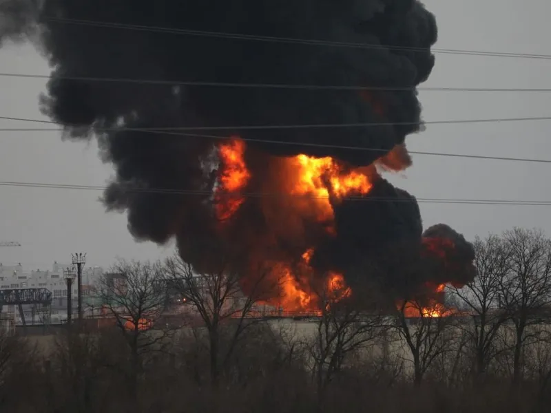 Un depozit de combustibil a fost distrus de o racheta rusă în centrul-estul Ucrainei/FOTO: dailymail