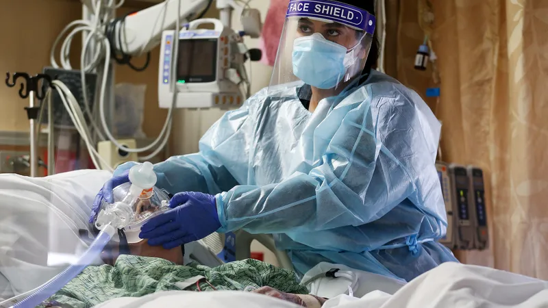 SIMULARE 1.500 decese de COVID/zi în România, dacă valul al V-lea va lovi ca în UK sau Franța / NBC News