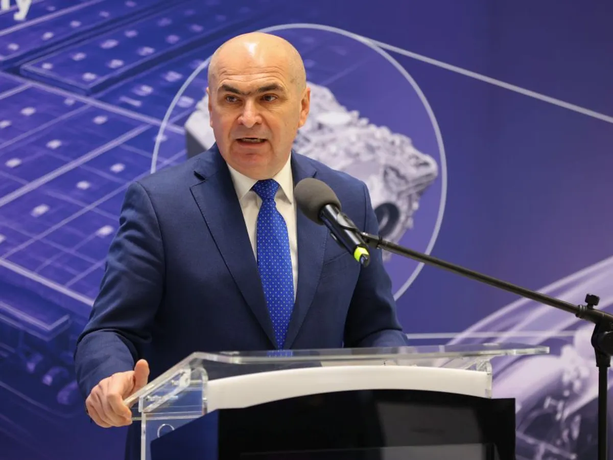 Premierul Ilie Bolojan, la lansarea unui proiect Merc edes AG, în România - Foto: INQUAM PHOTOS/Simion Sebastian Tătaru