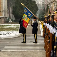 Ministrul Apărării se înclină în fața lui Liviu Dragnea/FOTO: Facebook.com