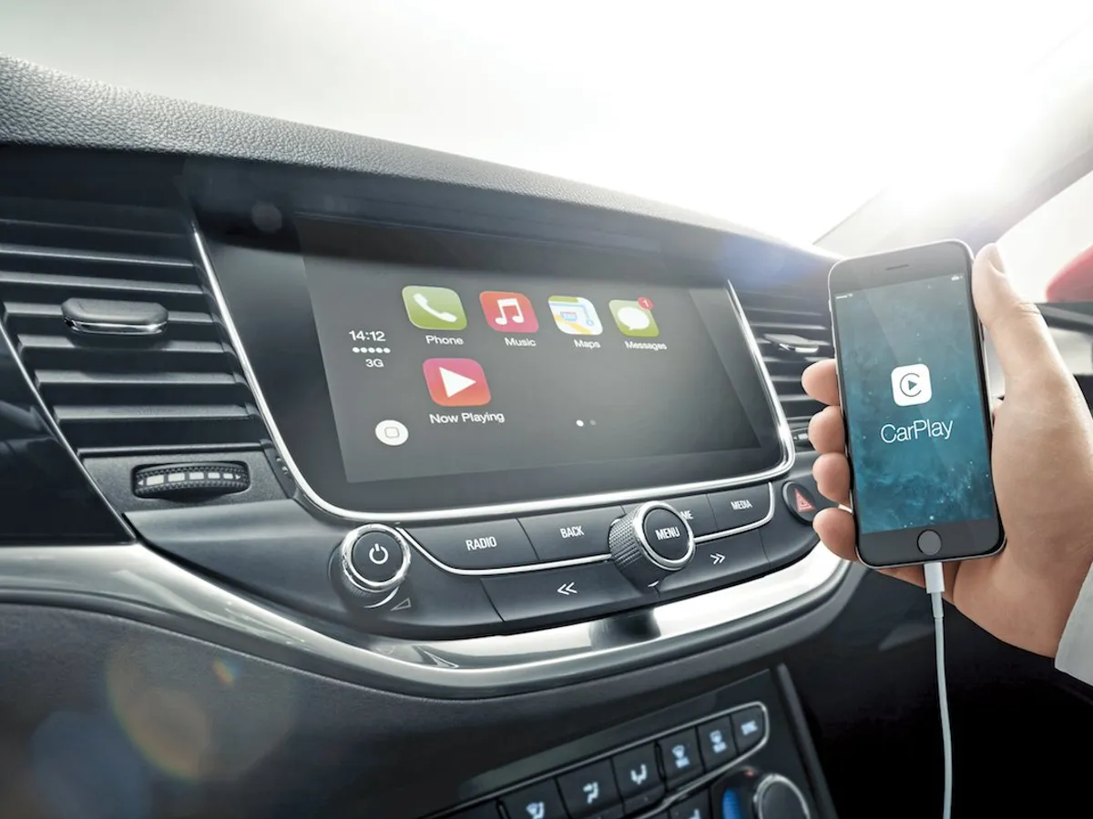 Astra Sports Tourer vine cu OnStar, asistentul personal online care, de exemplu, poate face o rezervare la un hotel sau diagnostica mașina de la distanță