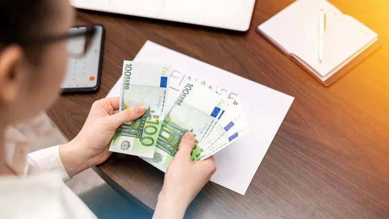Salariu mai mare pentru românii din Germania. Creștere importantă pentru cei cu venituri mici - Foto: Freepik.com (rol ilustrativ)