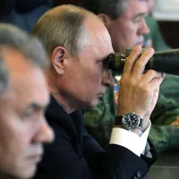 Vladimir Putin a fost adesea fotografiat purtând ceasuri ale unor mărci de prestigiu. / Foto: mirror.co.uk