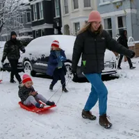 Zăpada de la Londra, bucuria copiilor / Foto: Profimedia