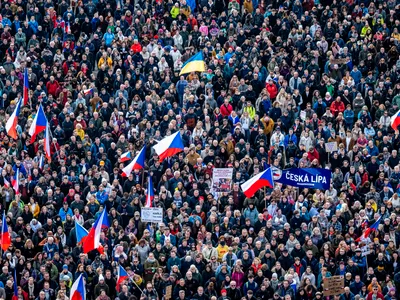 Cehia: Sute de mii de oameni au ieșit în stradă împotriva guvernului în cea mai mare demonstrație după 2019 - Foto: Profimedia Images