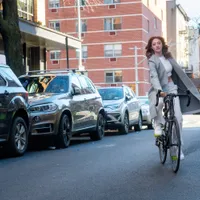 AMENDĂ de până la 1.000 lei pentru românii care stau la bloc și au mașină. Ce NU au voie să facă? - Foto: Freepik / (Imagine cu rol ilustrativ)