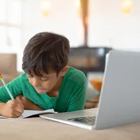 200 de orașe din România cu rata de infectare de peste 6/mie, unde elevii ar putea merge la școală / 9jcakids.com