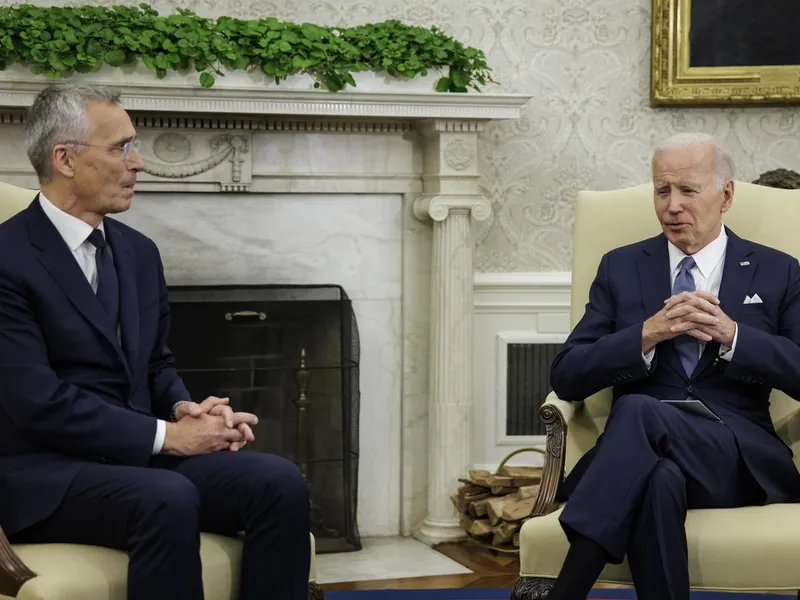 Președintele SUA, Joe Biden, și secretarul general al NATO, Jens Stoltenberg - Foto: Profimedia Images