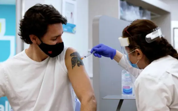 VIDEO Premierul canadian Justin Trudeau s-a vaccinat cu prima doză de AstraZeneca/FOTO: ctvnews.ca