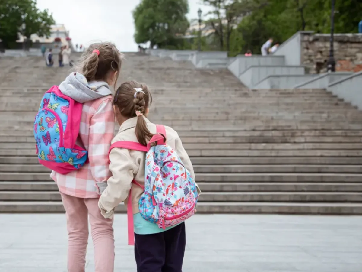 Cardurile educaționale nou emise vor fi încărcate până vineri cu suma de 500 de lei. Ce poți achiziționa?