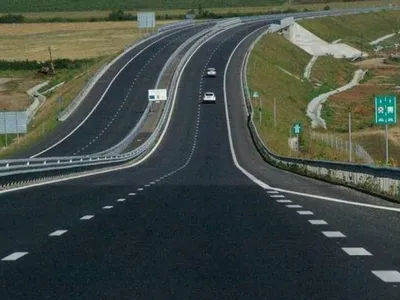 Traficul rutier pe A1, în tunelul Săcel, pe direcţia Sibiu-Orăştie, va fi restricţionat joi / wall-street