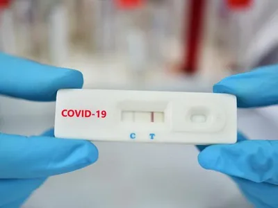 Elev depistat pozitiv la testul anti-COVID cu salivă, și în județul Sibiu, comuna Roşia. / Foto: antares-clinic.ro