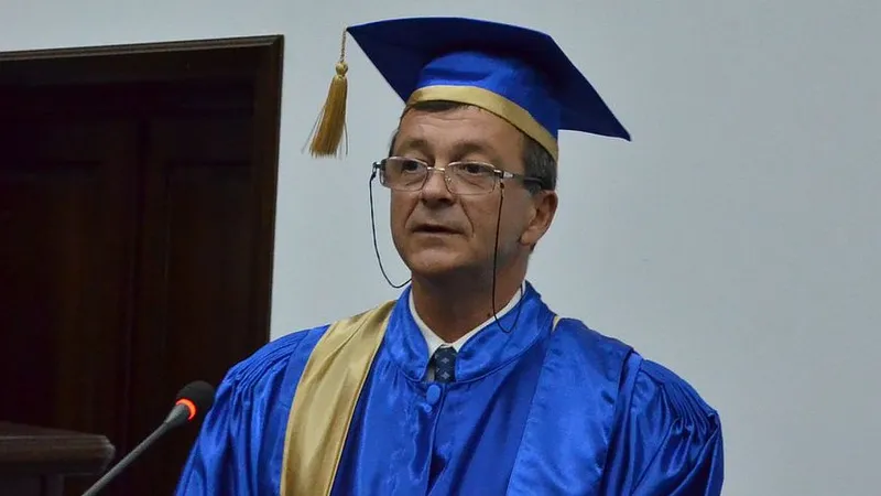 Rectorul unei universităţi importante este inculpat pentru delapidare - Foto: Facebook/Lucian Georgescu