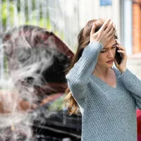 Ești șofer și mașina scoate fum? Alb, negru sau albastru? Culoarea îți spune ce problemă are - Foto: Profimedia Images - Imagine cu rol ilustrativ
