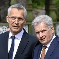 Secretarul general al NATO, Jens Stoltenberg, a fost primit duminică de preşedintele finlandez Sauli Niinisto - Foto: Profimedia Images