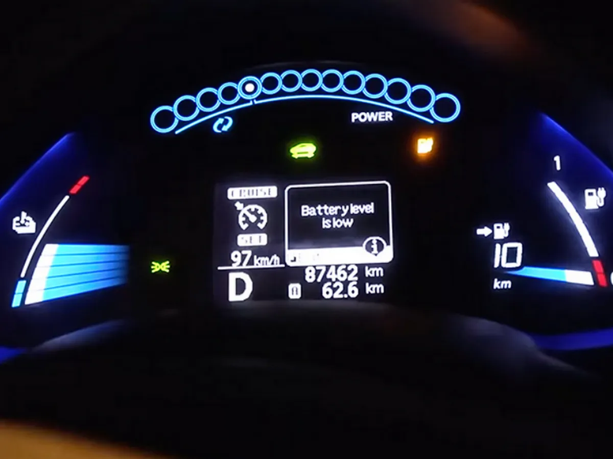 După 10 ani și 87.000 km, o mașină electrică Nissan Leaf mai are o autonomie reală de 60 km - Foto: captură video