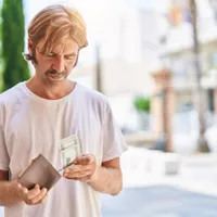 Cum trăiesc românii care au salariu sub 3.000 de lei/lună? Pe ce dau banii? ”Lumea pricepe mai greu” - Foto: Freepik (rol ilustrativ)