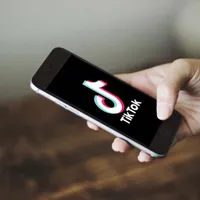 Ce fel suspendă Comisia Europeană TikTok și de ce - Foto: Flickr/Nordskov Media