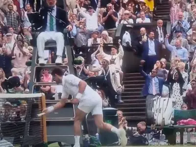 Djokovici, amendă-record după ce și-a rupt racheta de nervi în finala de la Wimbledon - Foto: captură video