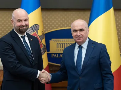 Ministrul Infrastructurii și Dezvoltării Regionale al Republicii Moldova, Vladimir Bolea, şi premierul interimar al României, Ilie Bolojan - Foto: gov.ro