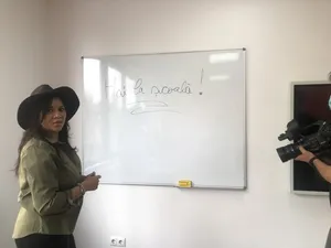 Nadine  este în clasa a XII-a și se pregătește de Bac / click.ro