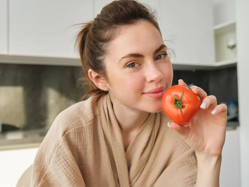Ingredientul din bucătărie pe care să-l pui în bulionul de roșii pentru a ține mai mult. Costă 1 leu - Foto: Freepik