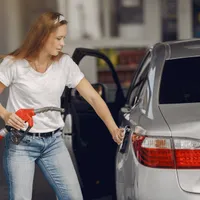 Ce trebuie să facă șoferii de fiecare dată când fac plinul pentru a reduce consumul. E banal! - Foto: freepik.com/prostooleh - Imagine cu rol ilustrativ