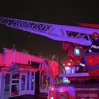 Incendiu major, în Piața Matache din București. Zeci de pompieri se luptă cu flăcările - Foto: ISU B-If
