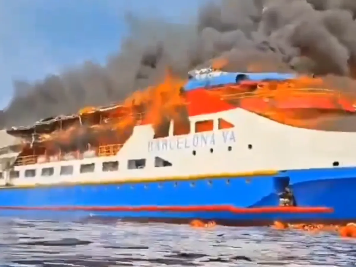 Incendiu pe un feribot. 568 de oameni salvați, 3 morți, inclusiv o femeie însărcinată - Foto: X/@Top_Disaster