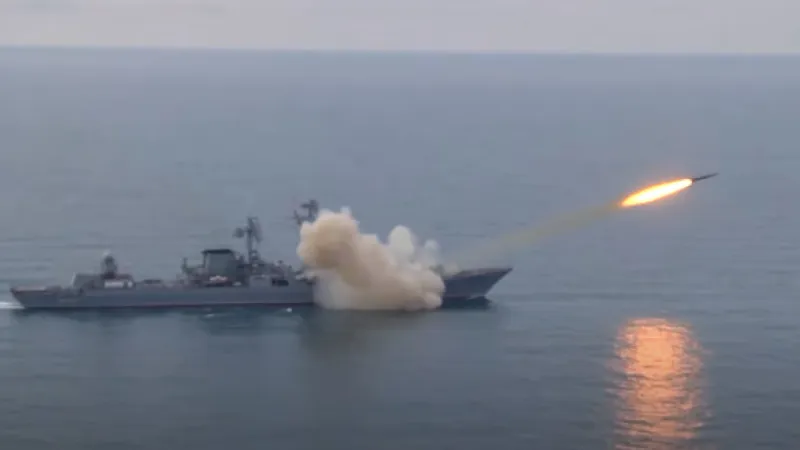 Rusia a lansat în premieră o rachetă antinavă supersonică în Marea Neagră/FOTO: Youtube/Dimitro Sevastopol