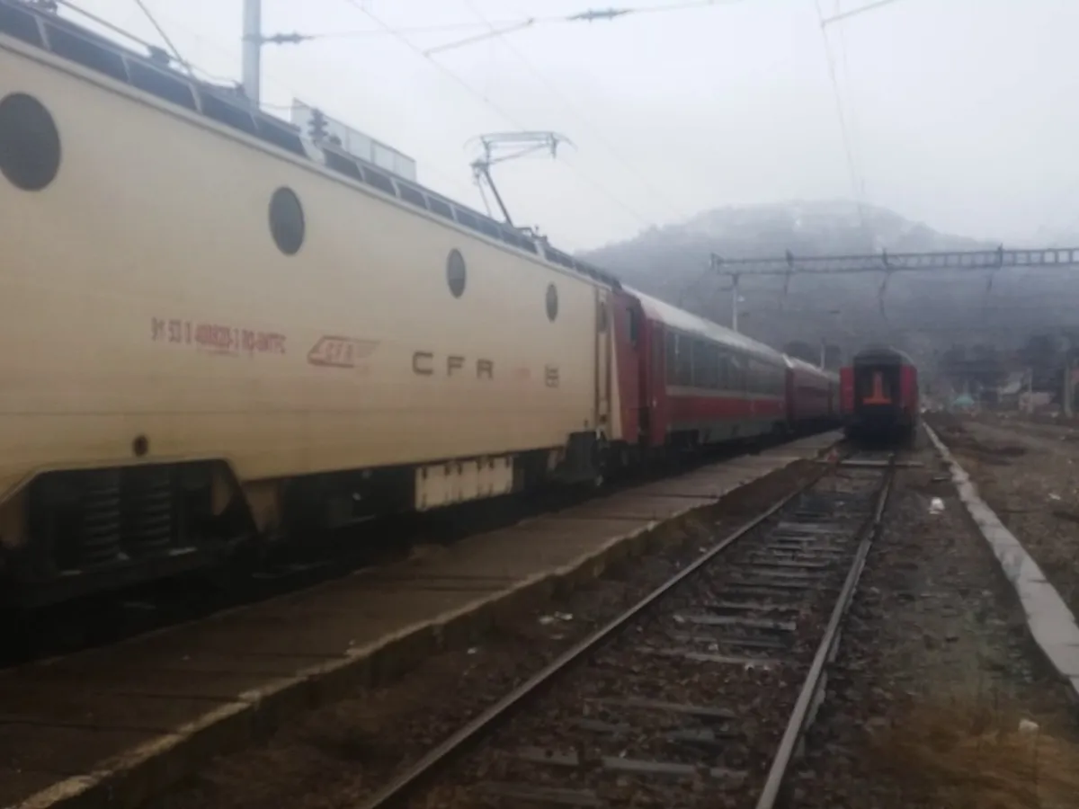 O a doua locomotivă CFR Călători a luat foc luni în județul Cluj/Foto: you tube