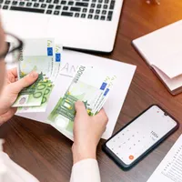 Unii români din Germania pot primi 10.000 € de la stat. Ce document trebuie să depună? - Foto: Freepik (rol ilustratuv)