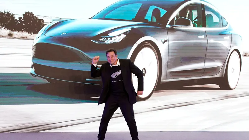 Patronul Tesla, miliardarul Elon Musk, a anunţat că modelele Tesla poat fi de acum cumpărate folosind și criptomeneda Bitcoin. / Foto: nytimes.com