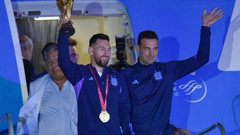 Sărbătoare națională în Argentina. "Regii fotbalului mondial" i-au readus trofeul lui Maradona - FOTO: Profimedia