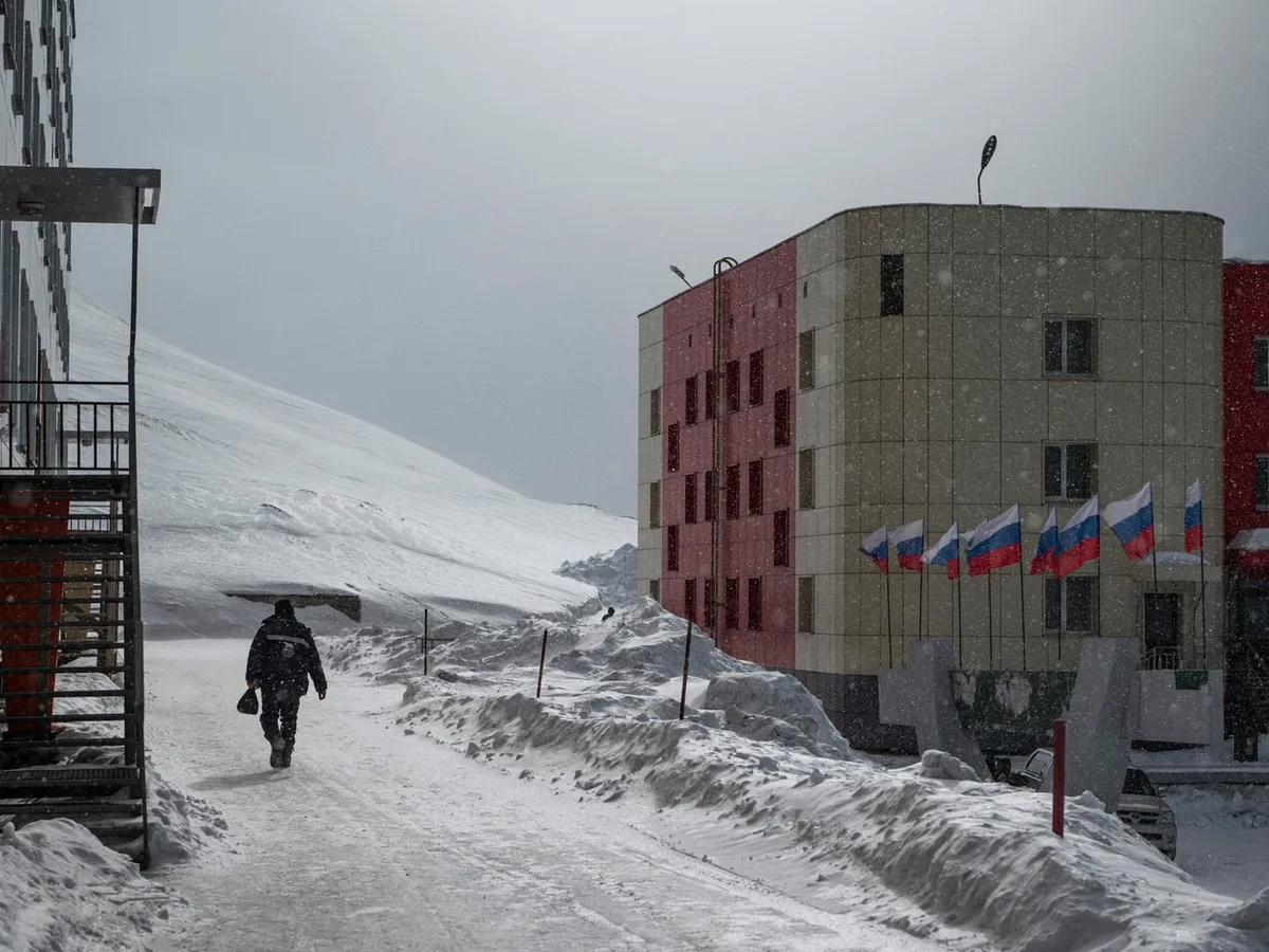 Insula NATO unde flutură steagul Rusiei. Anomalia geopolitică, noul punct fierbinte în „războiul” Arctic